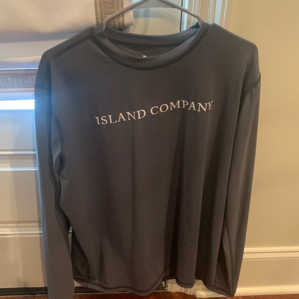 Mens island company shirt size large